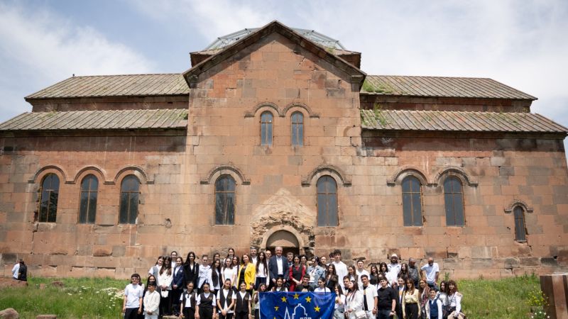 EU Ambassador Vassilis Maragos joined Armenia’s Minister of Education, Science, Culture and Sport, Zhanna Andreasyan, in celebrating the 9 inspiring winners of the Young Shapers of European Heritage initiative